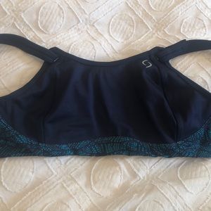 Brooks sports bra / style: Fiona / size 34D